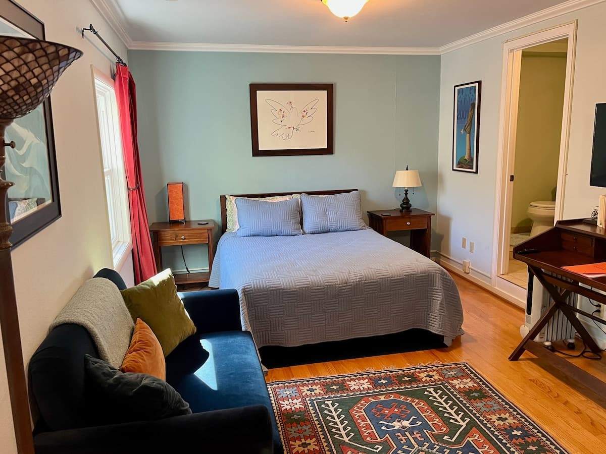 Private Bay-View Studio with Kitchenette - Photo 1