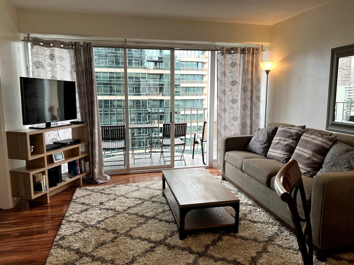 Condo in Honolulu · ★4.66 · 2 bedrooms · 4 beds · 1 private bath - Photo 1