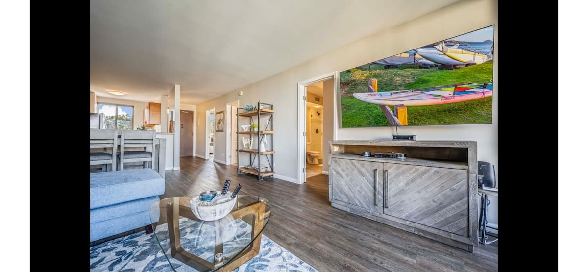 Condo in Lahaina · ★4.61 · 2 bedrooms · 3 beds · 2 baths - Photo 2