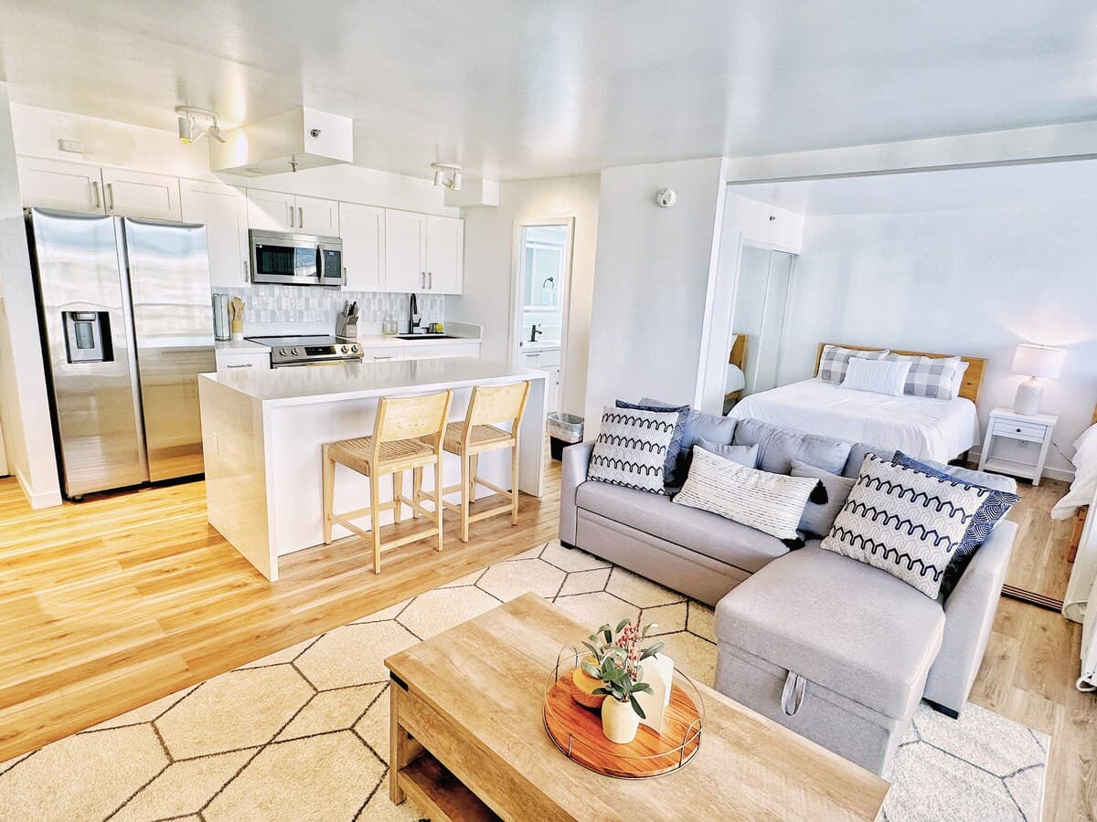 Boutique Style 1bdrm w/Parking - Photo 5