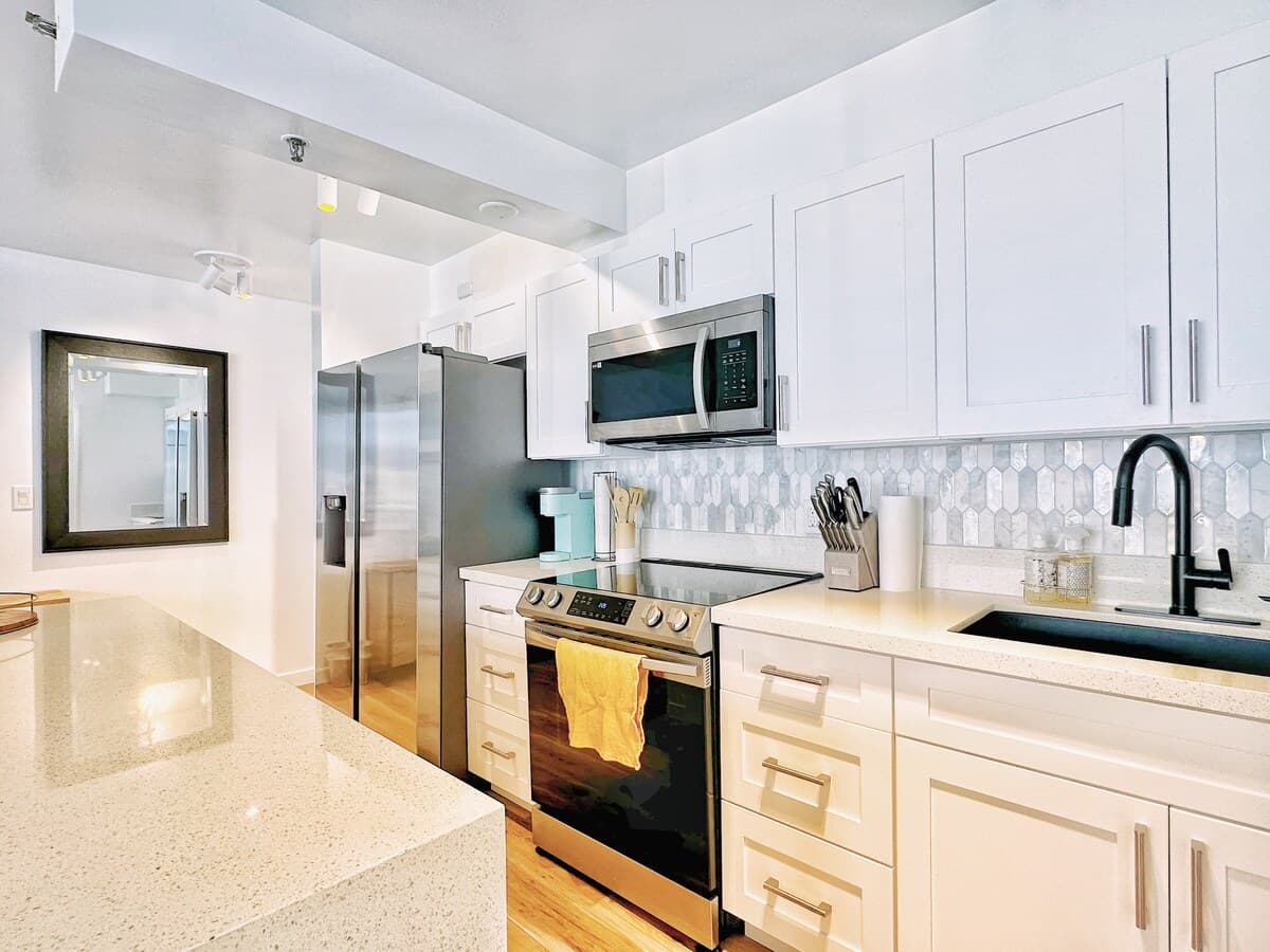 Boutique Style 1bdrm w/Parking - Photo 3