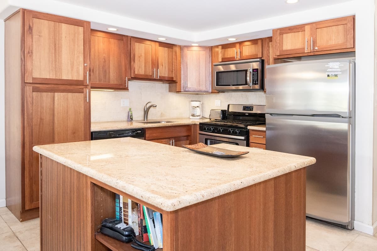 Condo in Kihei · ★4.71 · 1 bedroom · 2 beds · 1 private bath - Photo 5