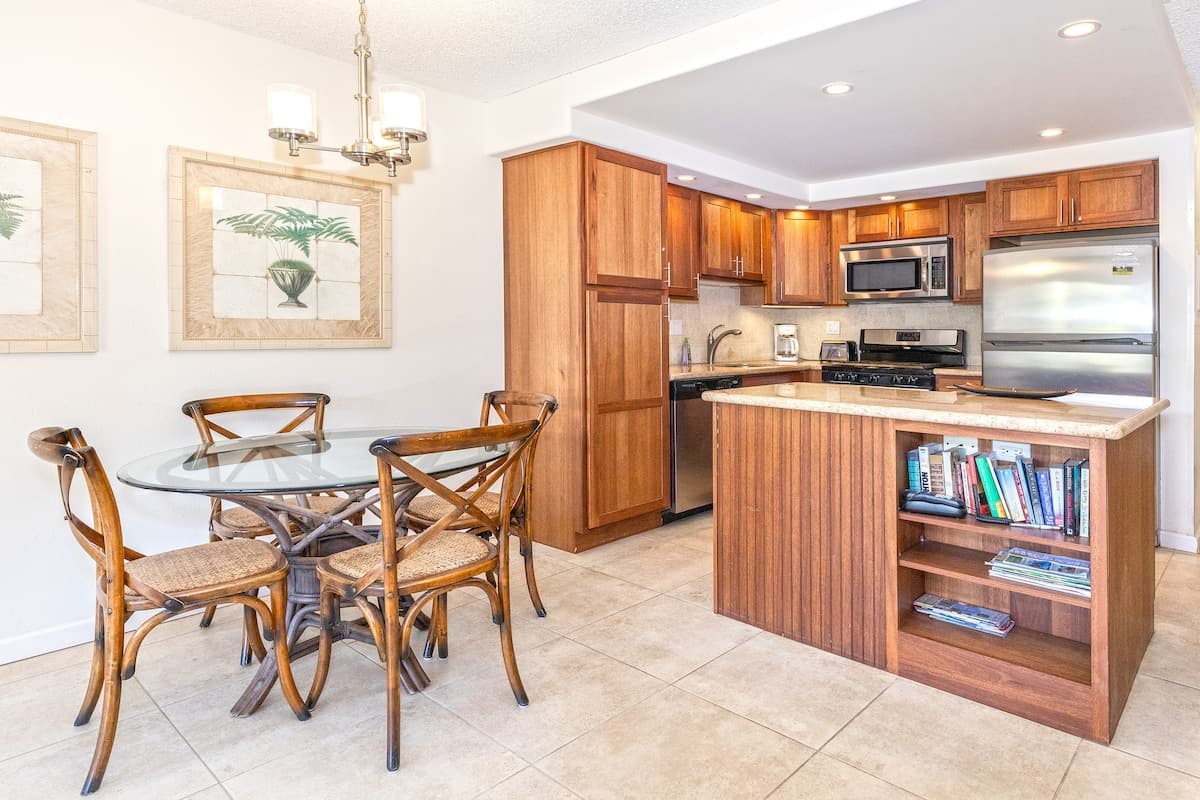 Condo in Kihei · ★4.71 · 1 bedroom · 2 beds · 1 private bath - Photo 4