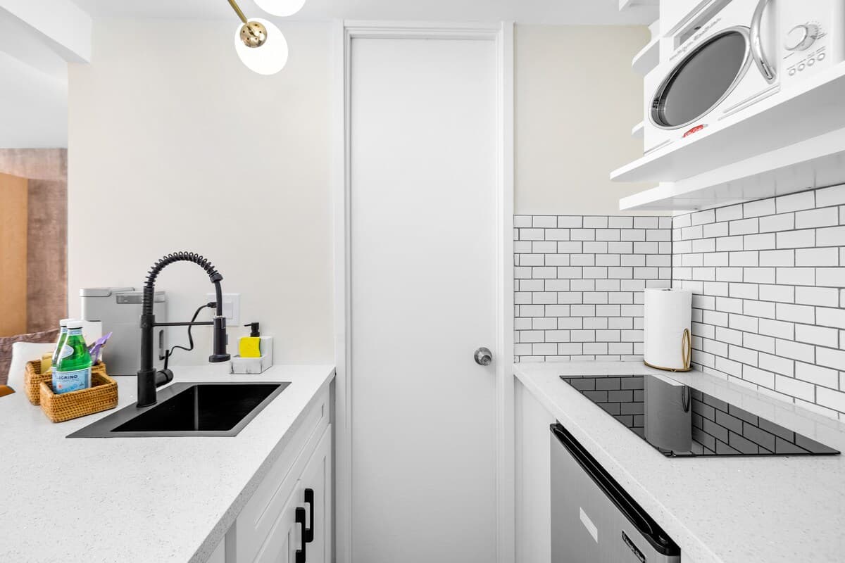 18th flr Waikiki Chic-Aesthetic Studio - Photo 1