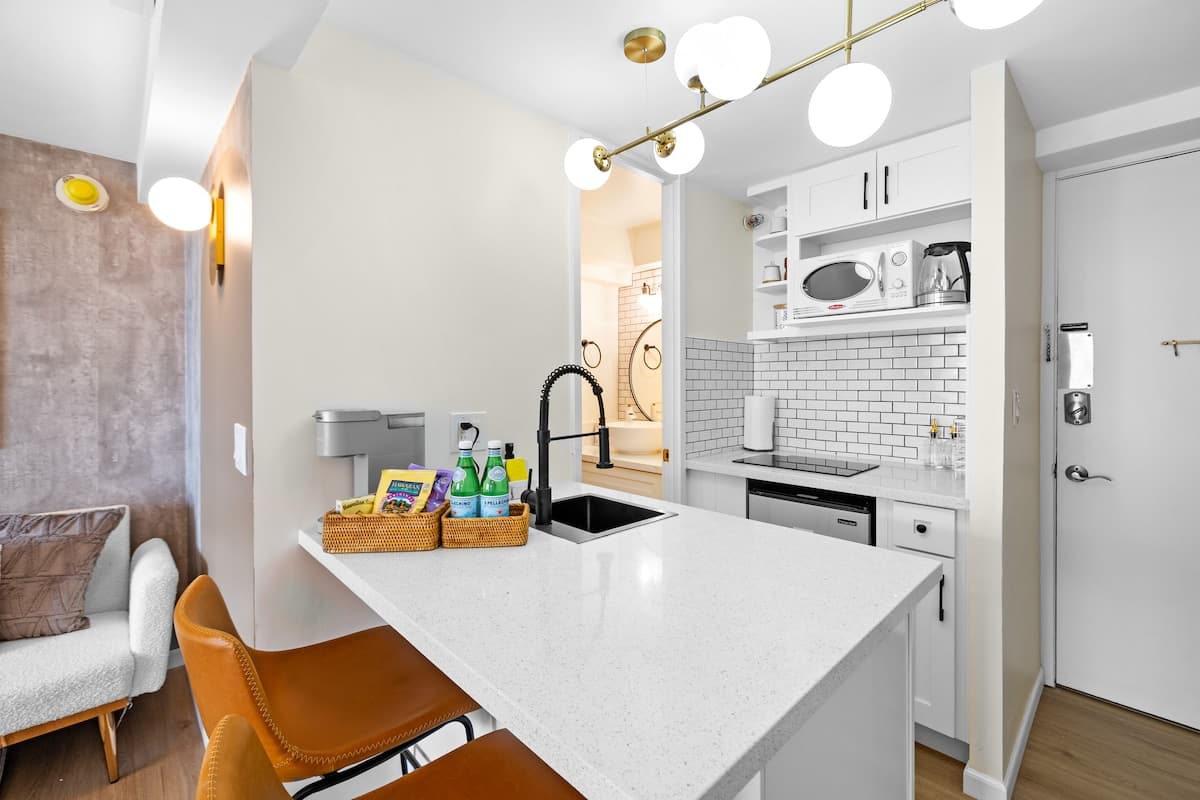 18th flr Waikiki Chic-Aesthetic Studio - Photo 2