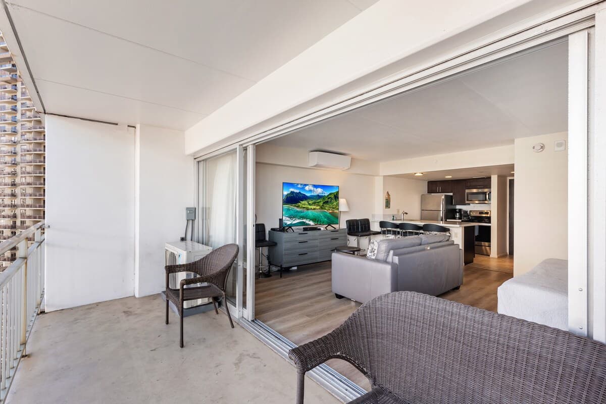 Hotel in Honolulu · ★4.8 · 1 bedroom · 3 beds · 1 private bath - Photo 3