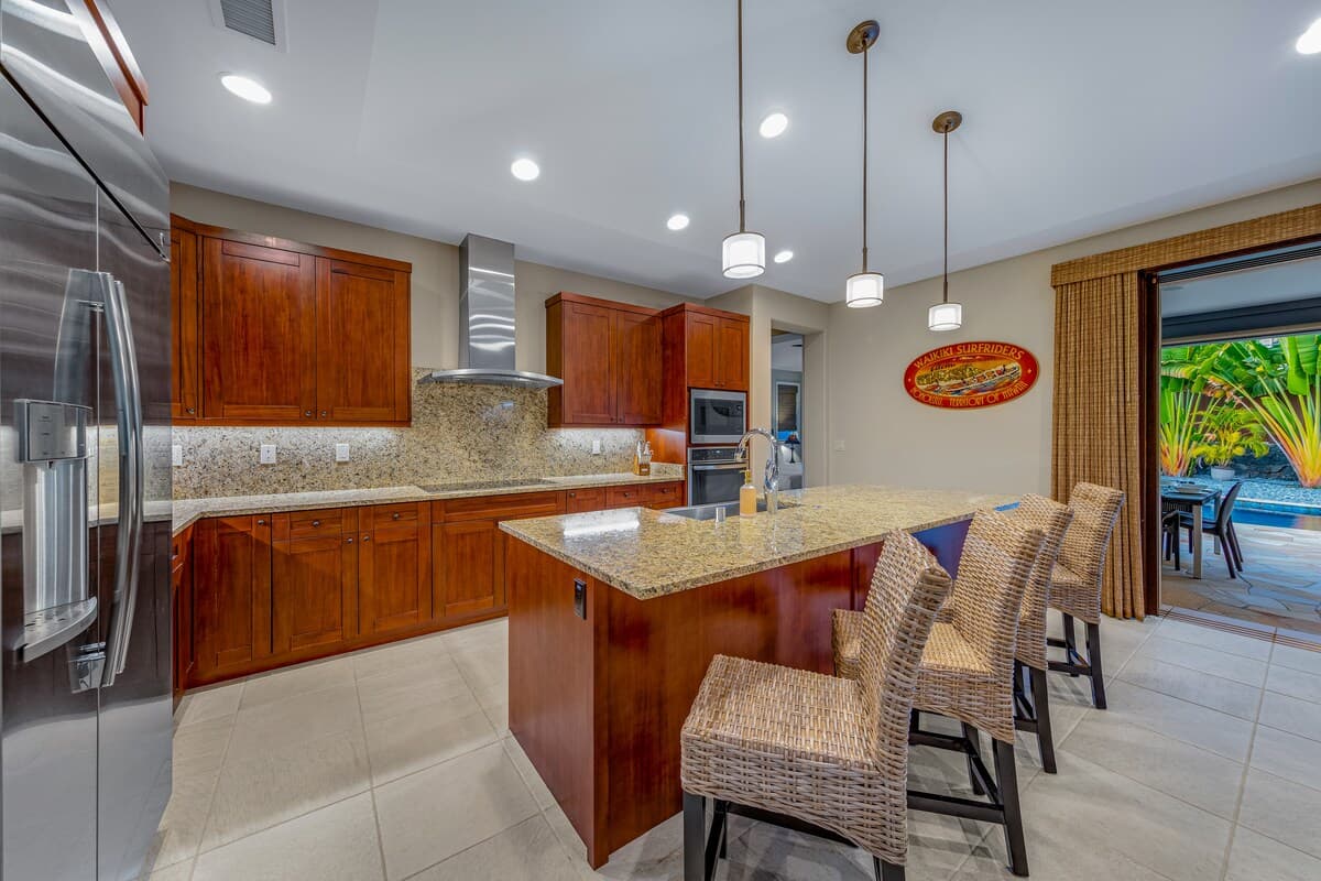Home in Kailua-Kona · ★5.0 · 3 bedrooms · 3 beds · 2.5 baths - Photo 4