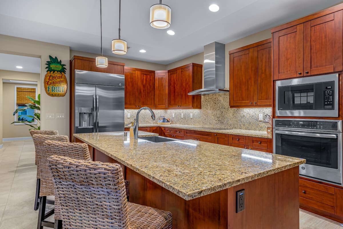 Home in Kailua-Kona · ★5.0 · 3 bedrooms · 3 beds · 2.5 baths - Photo 3