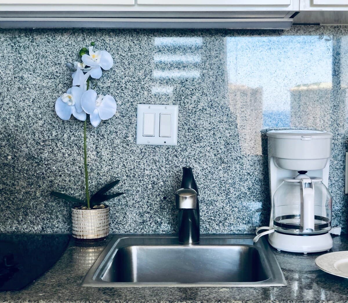 Condo in Honolulu · ★4.63 · Studio · 1 bed · 1 shared bath - Photo 1