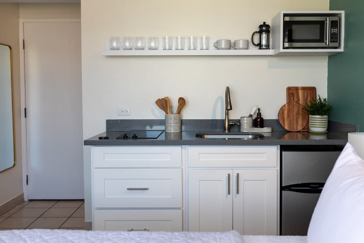 Condo in Honolulu · ★4.81 · 1 bedroom · 1 bed · 1 private bath - Photo 4
