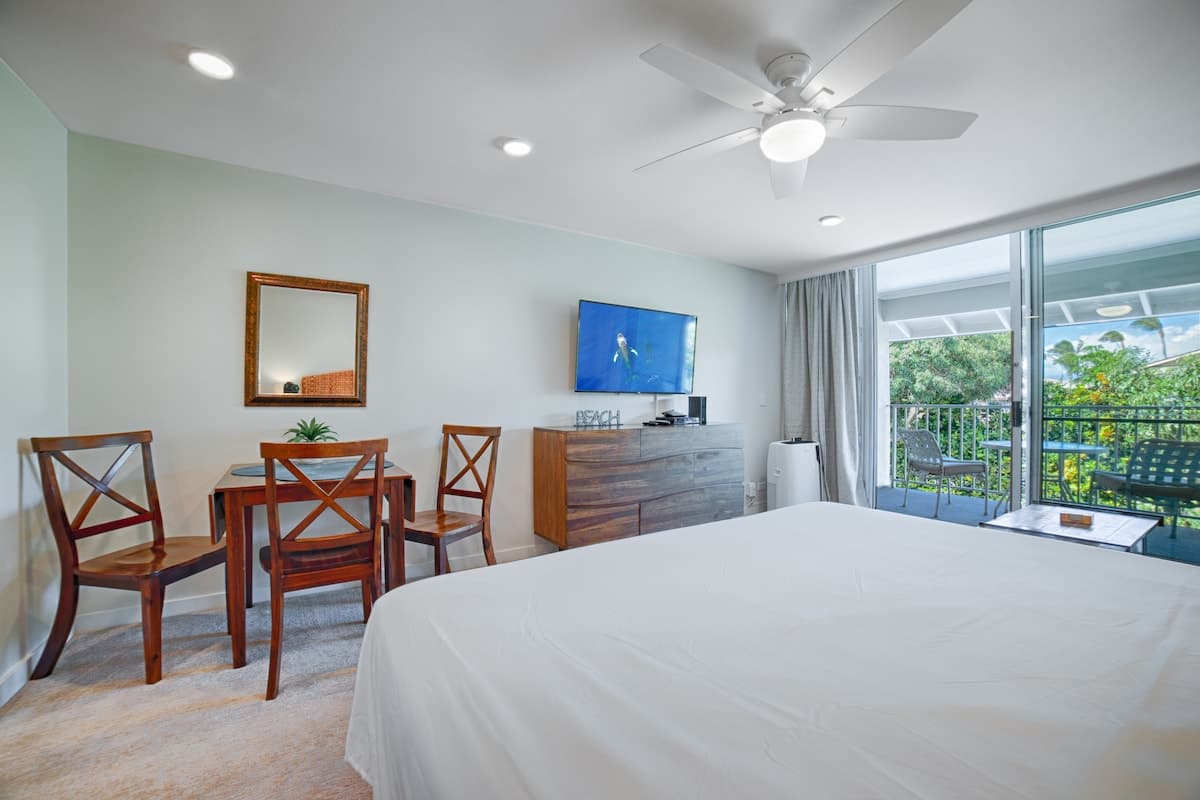 Spacious Studio on Napili Bay Beach w/FREE Parking - Photo 5