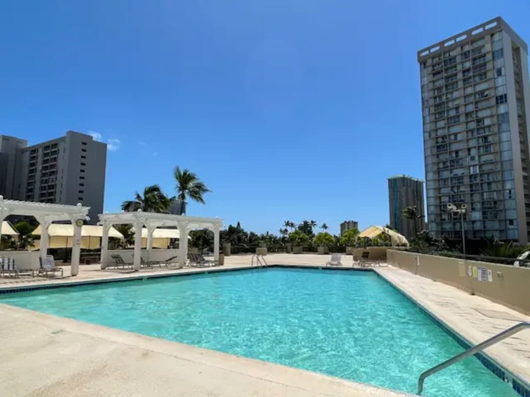 Condo in Honolulu · ★4.65 · Studio · 2 beds · 1 shared bath - Photo 5