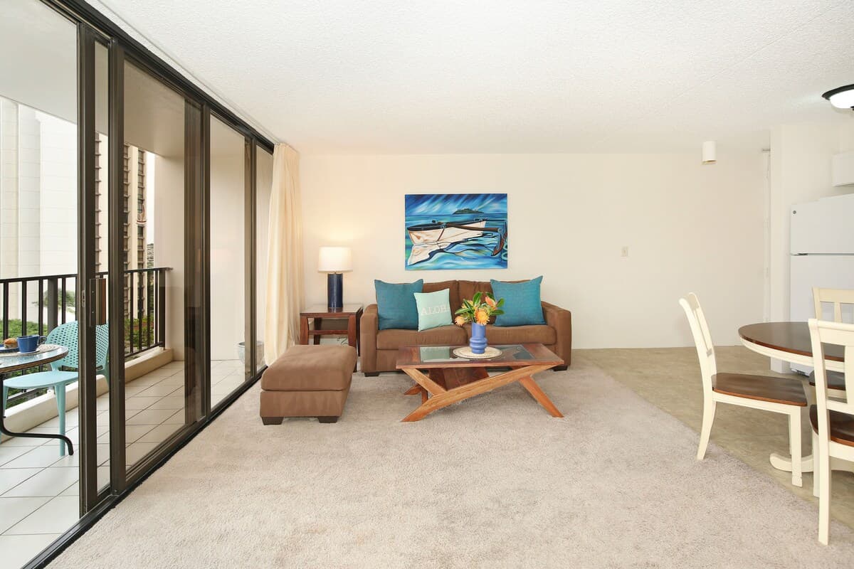 Condo in Honolulu · ★4.79 · 1 bedroom · 2 beds · 1 private bath - Photo 5