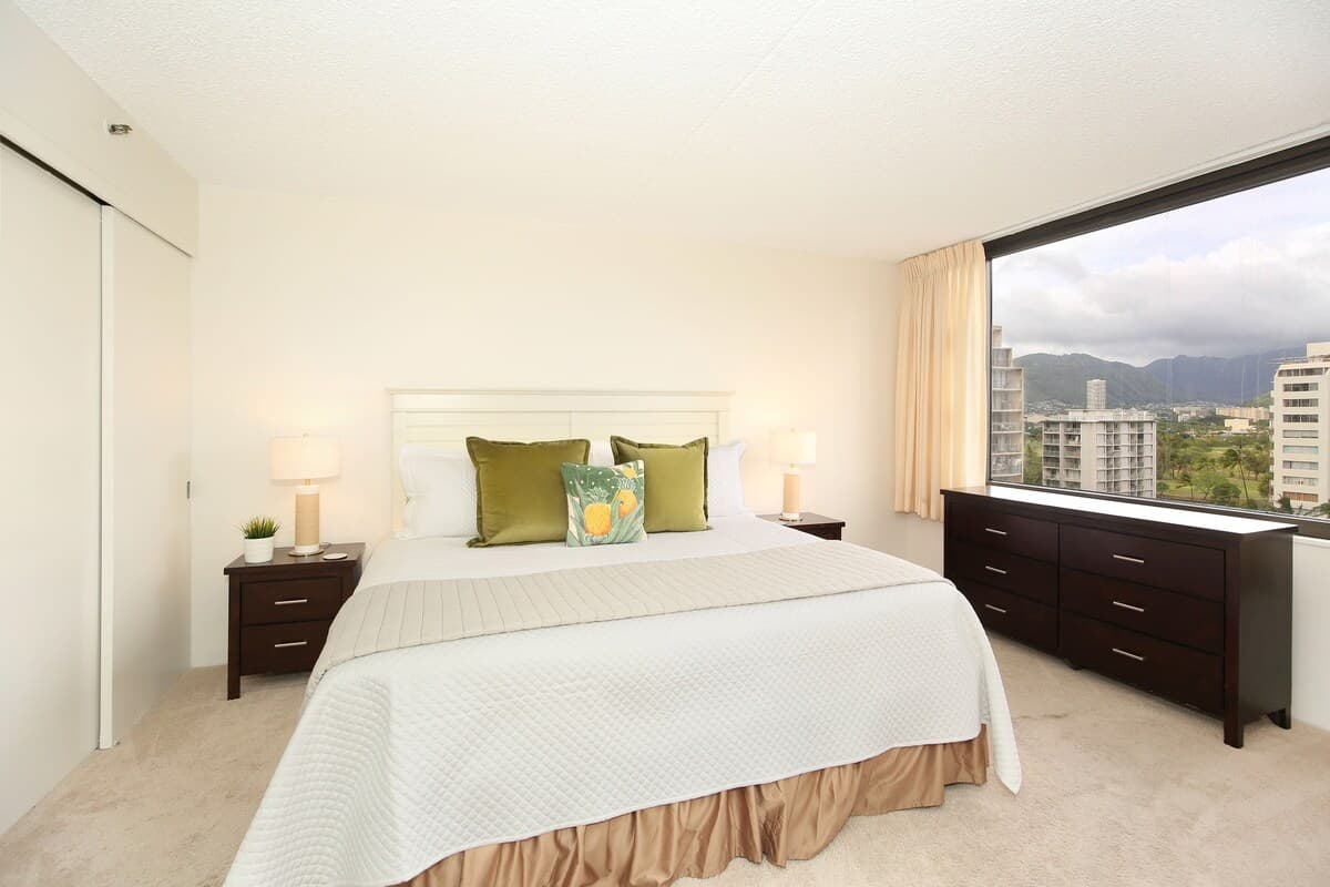 Condo in Honolulu · ★4.79 · 1 bedroom · 2 beds · 1 private bath - Photo 1