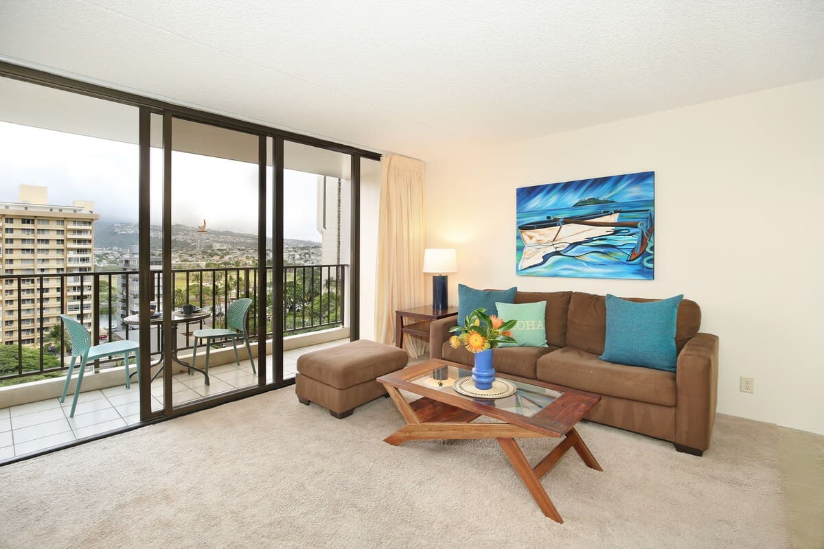 Condo in Honolulu · ★4.79 · 1 bedroom · 2 beds · 1 private bath - Photo 2