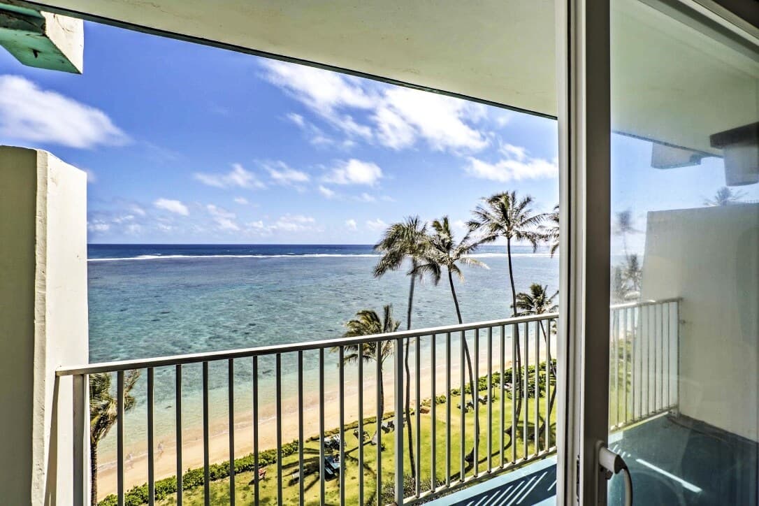 Beautiful Beachfront Family Condo for 4-8 guests - Photo 4