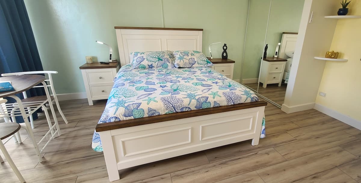 Hale Kai - updated corner unit with Ocean View - Photo 3