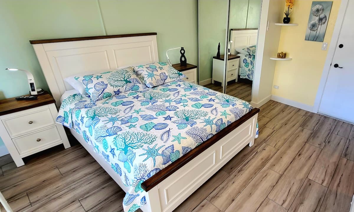 Hale Kai - updated corner unit with Ocean View - Photo 2