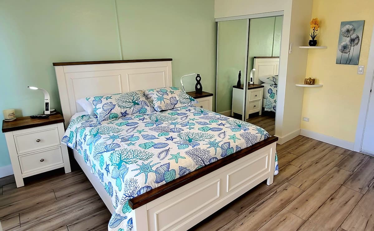 Hale Kai - updated corner unit with Ocean View - Photo 5