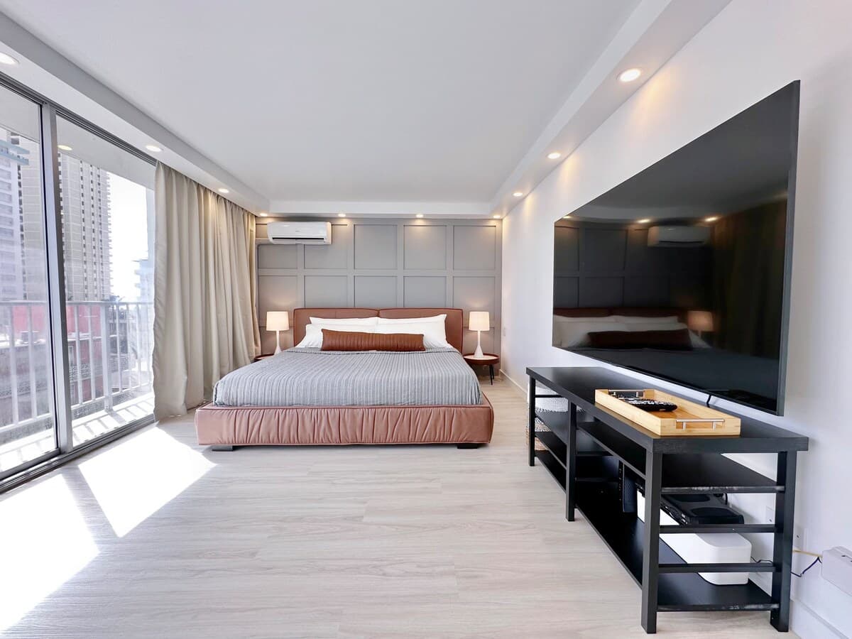 Walk to the beach!-Cozy Renovated Waikiki Studio~ - Photo 4
