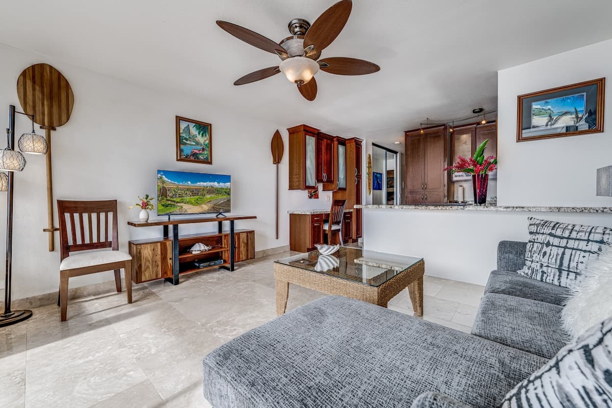 Condo in Wailuku · ★4.96 · 1 bedroom · 1 bed · 1 bath - Photo 3
