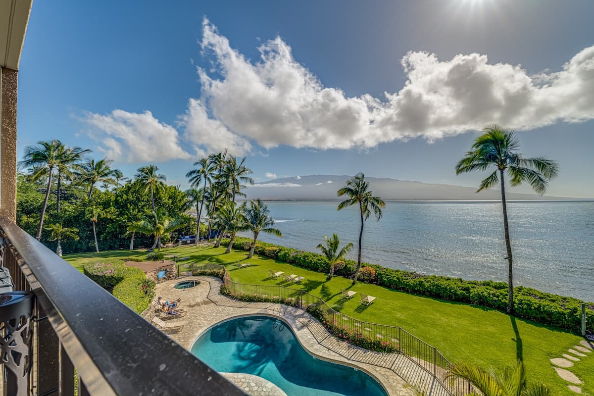 Condo in Wailuku · ★4.96 · 1 bedroom · 1 bed · 1 bath - Photo 4