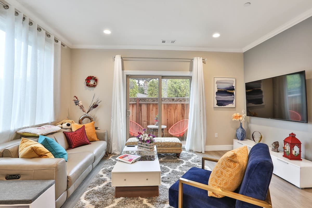 New Guesthouse, Minutes to Netflix & Hospital - Photo 1
