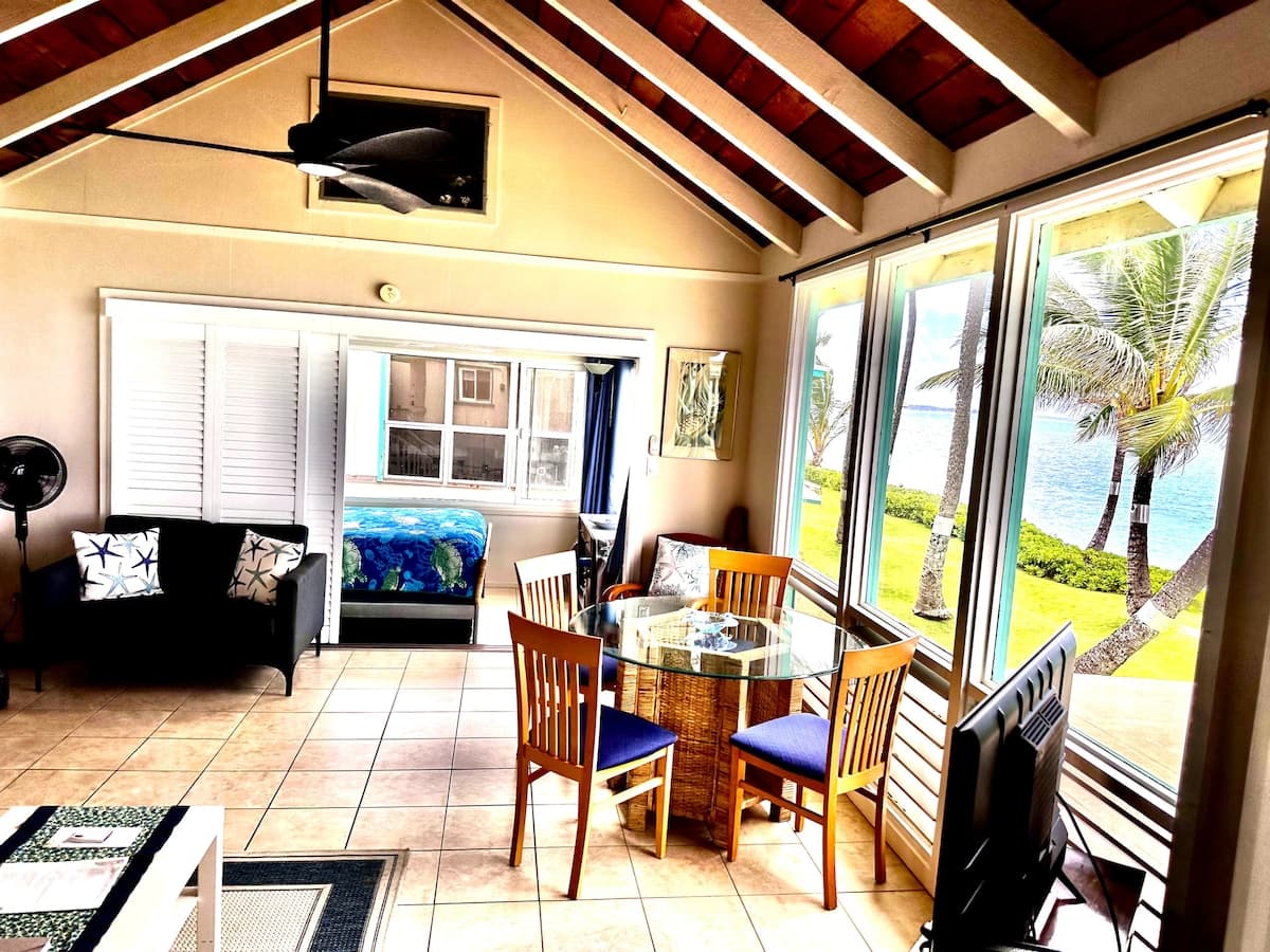 Blue Hawaii Sandy Beachfront Cottage - Photo 3