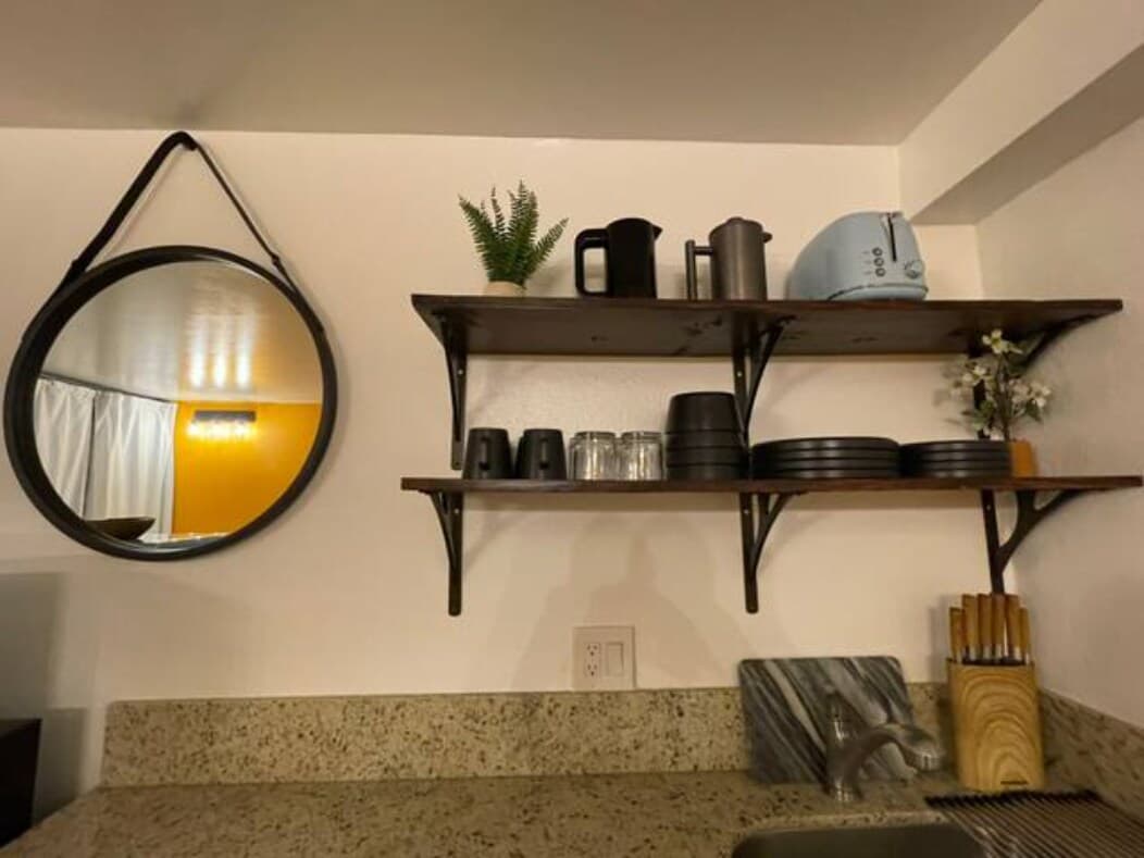 Condo in Honolulu · ★4.38 · Studio · 2 beds · 1 private bath - Photo 4