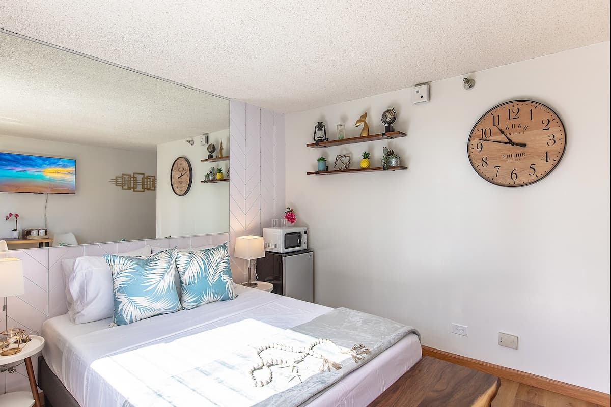 Charming Studio Heart of Waikiki - Photo 2