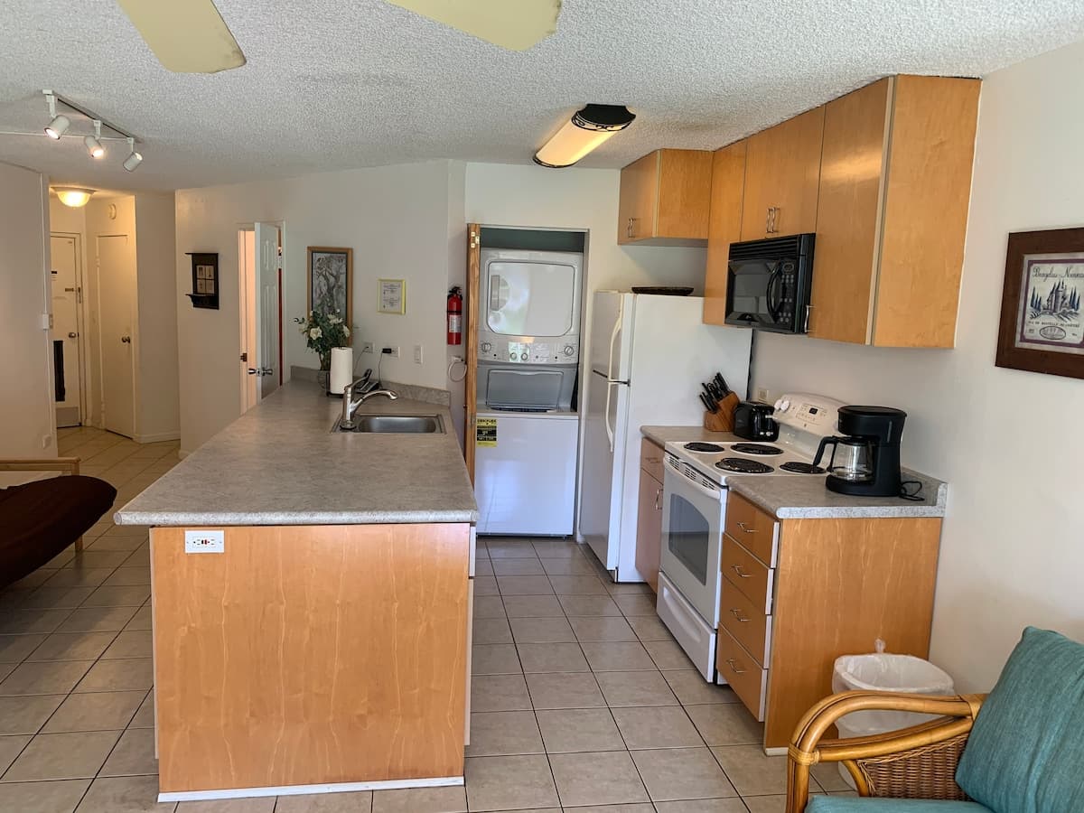 Condo in Kihei · ★4.71 · 1 bedroom · 2 beds · 2 private baths - Photo 4