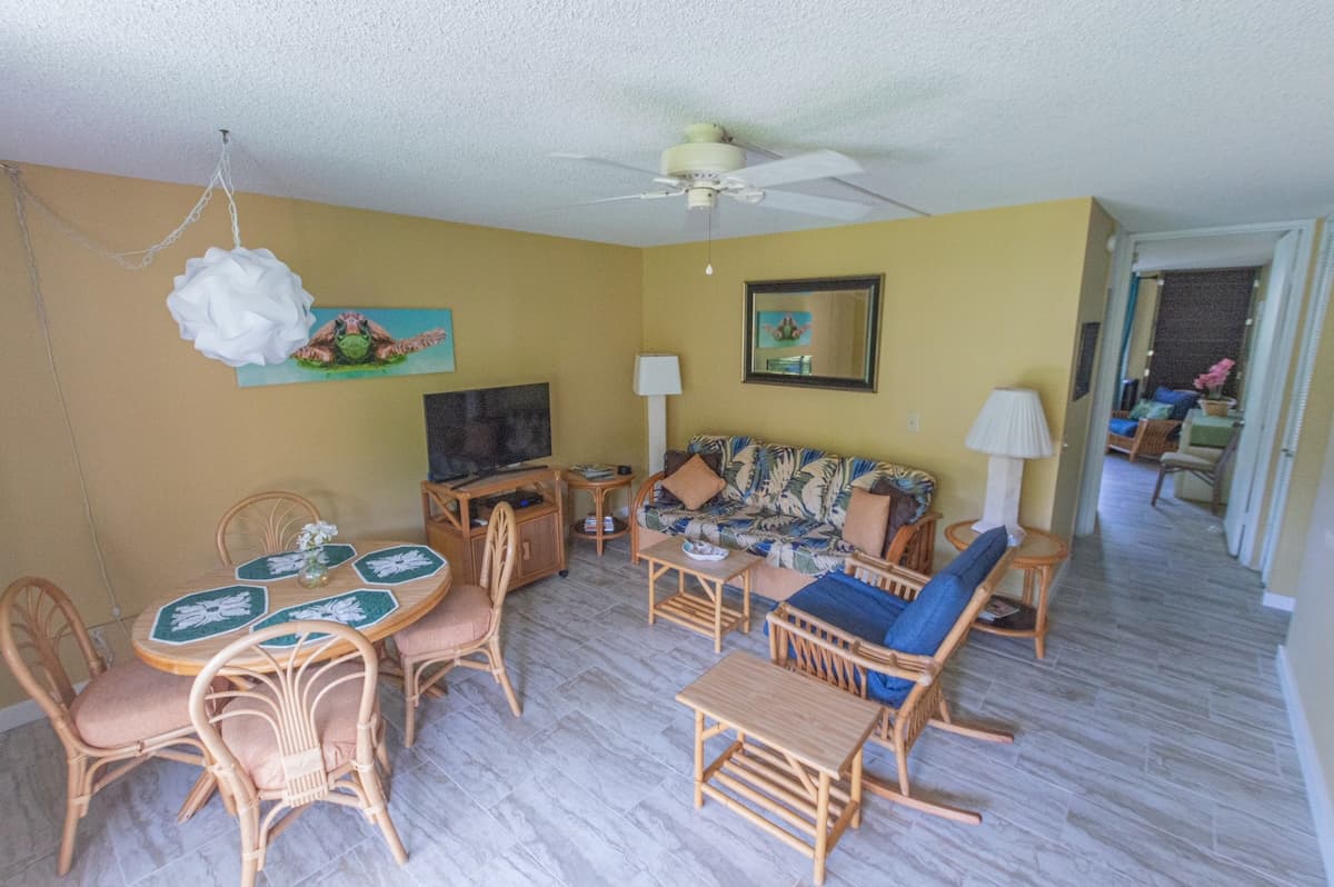 Condo in Kailua-Kona · ★4.73 · 1 bedroom · 2 beds · 1 private bath - Photo 2