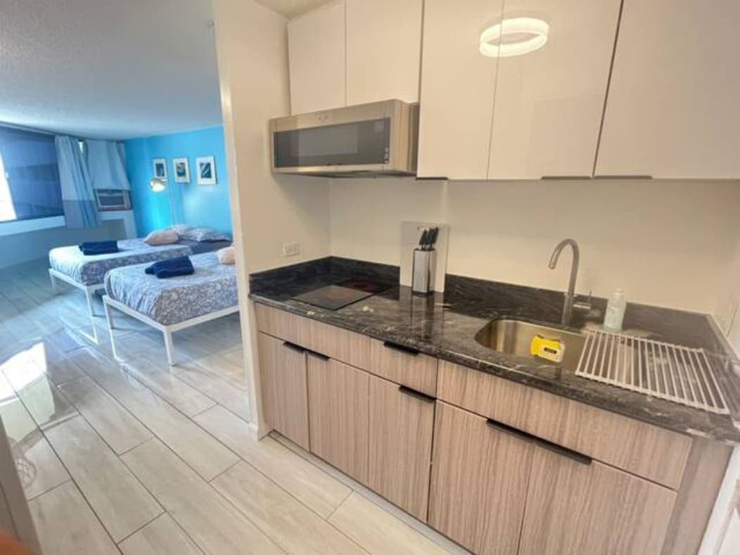 Condo in Honolulu · ★4.73 · 1 bedroom · 2 beds · 1 shared bath - Photo 2