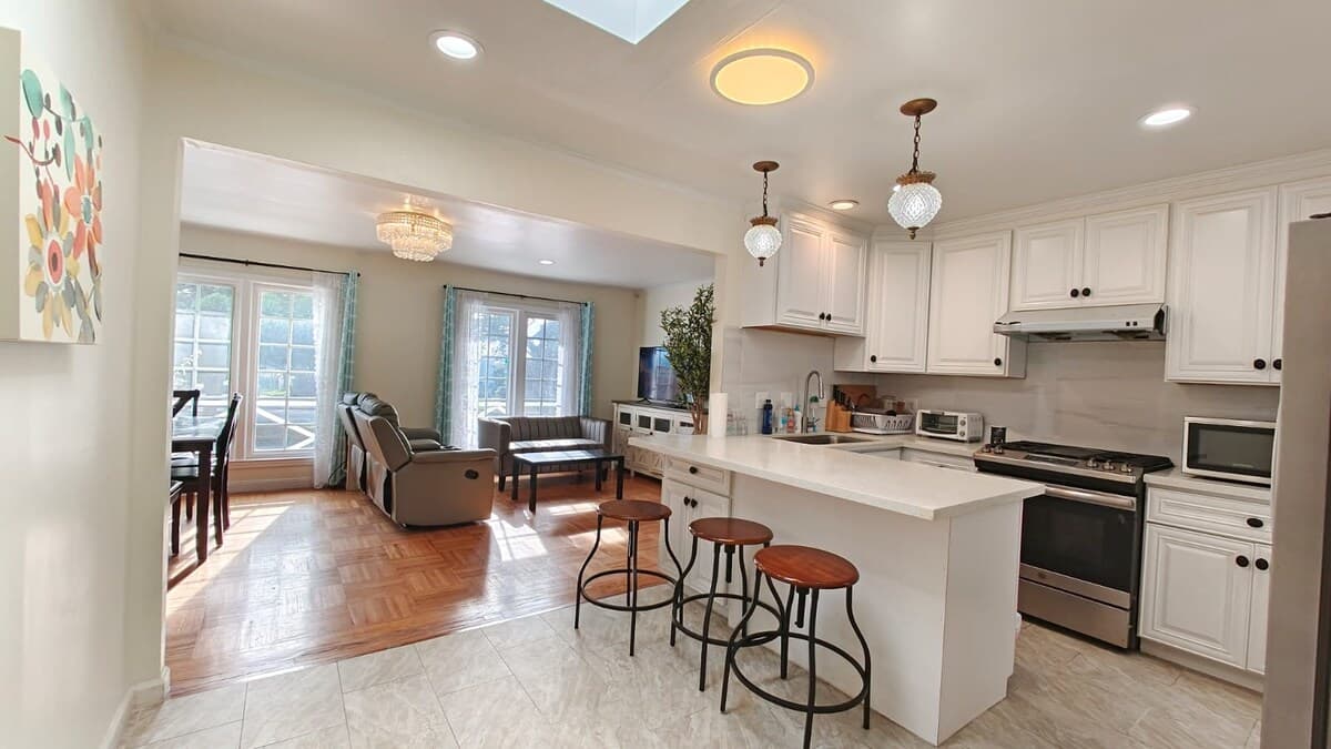 Newly Remodeled 2nd Floor Home, Private Deck - Photo 4