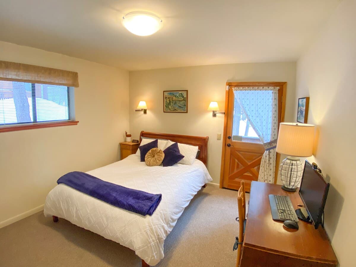 Cozy Palisades Cabin, Ski-In & Mountain Views - Photo 2