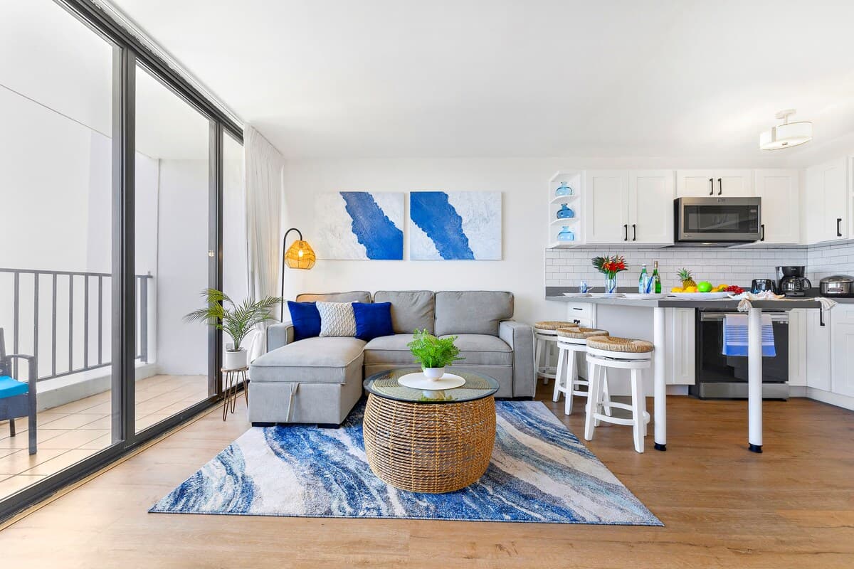 Condo in Honolulu · ★4.81 · 1 bedroom · 2 beds · 1 private bath - Photo 5
