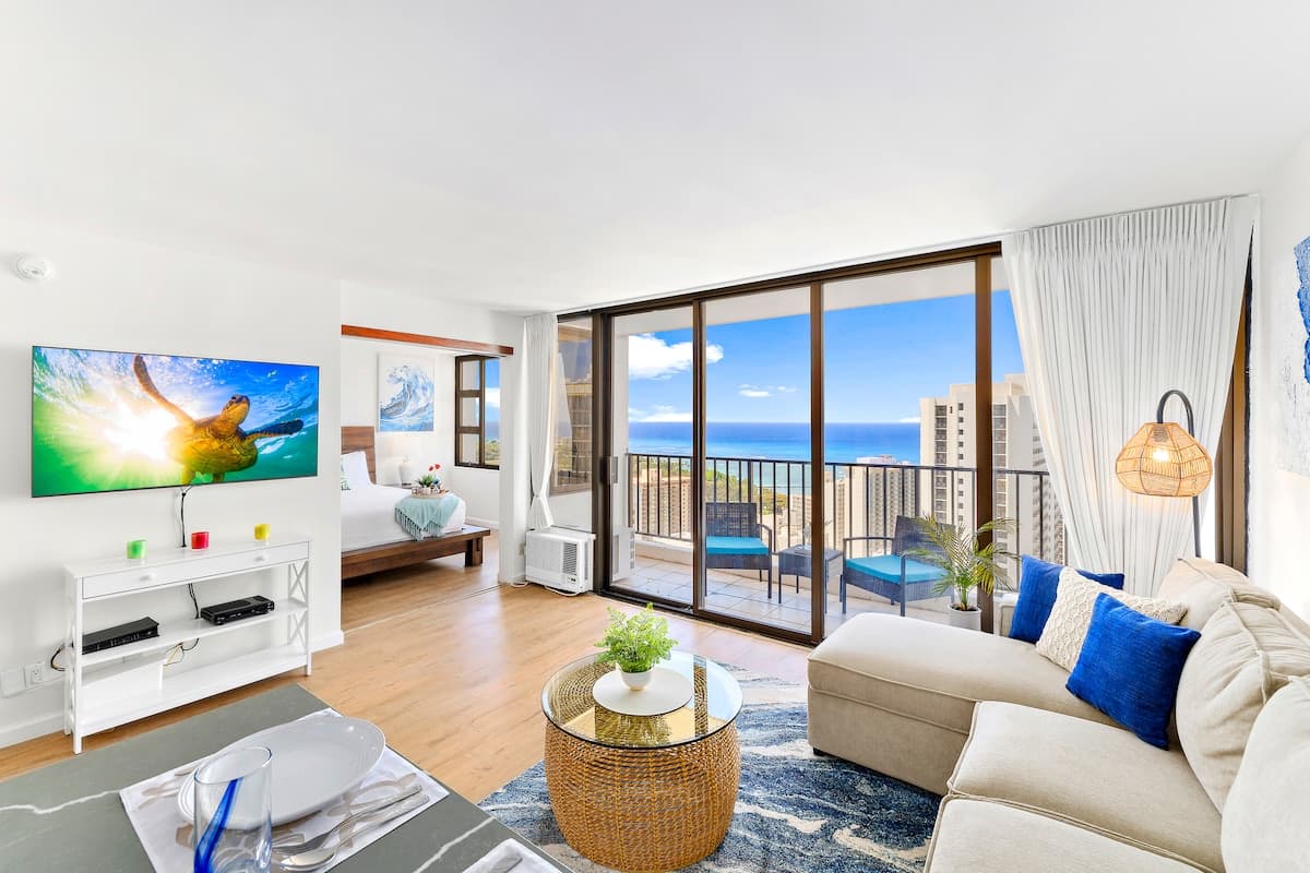 Condo in Honolulu · ★4.81 · 1 bedroom · 2 beds · 1 private bath - Photo 2