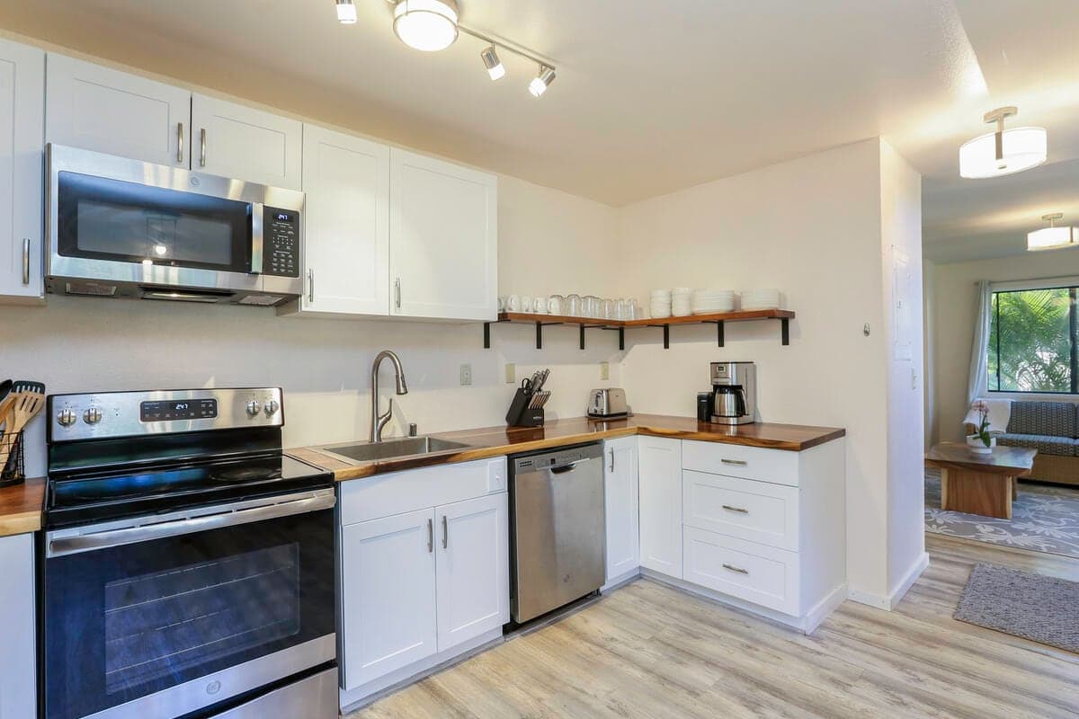 Townhouse in Princeville · ★4.98 · 2 bedrooms · 2 beds · 1 private bath - Photo 4