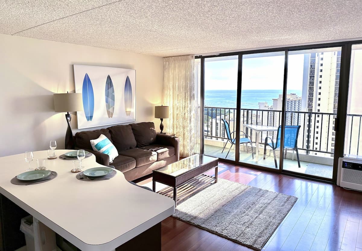 Kingsize bed | near Waikiki beach | Free Parking! - Photo 5