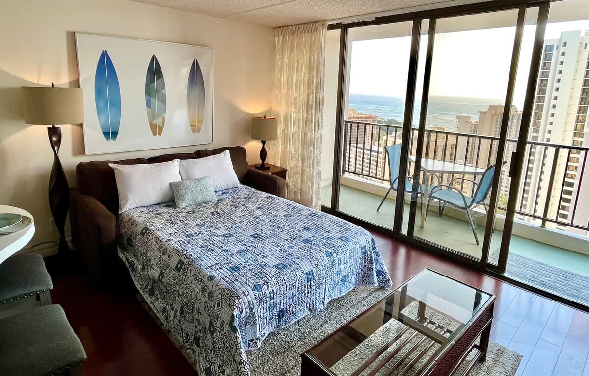 Kingsize bed | near Waikiki beach | Free Parking! - Photo 2