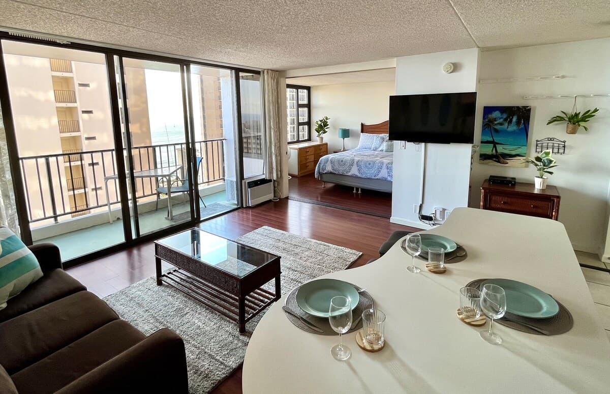 Kingsize bed | near Waikiki beach | Free Parking! - Photo 1