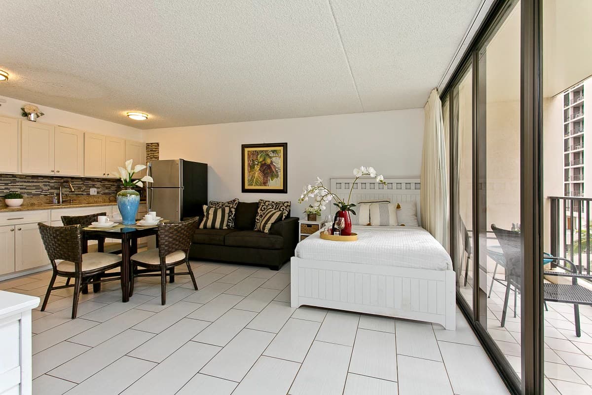 Condo in Honolulu · ★4.65 · 1 bedroom · 3 beds · 1 private bath - Photo 1