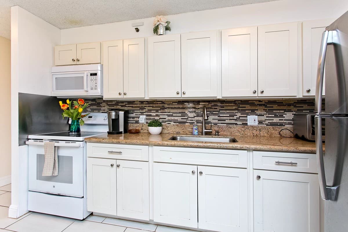 Condo in Honolulu · ★4.65 · 1 bedroom · 3 beds · 1 private bath - Photo 3