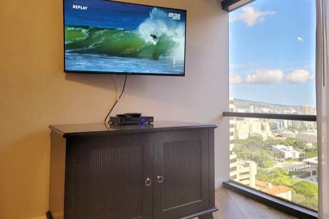 Condo in Honolulu · ★4.78 · 2 bedrooms · 3 beds · 1 private bath - Photo 5