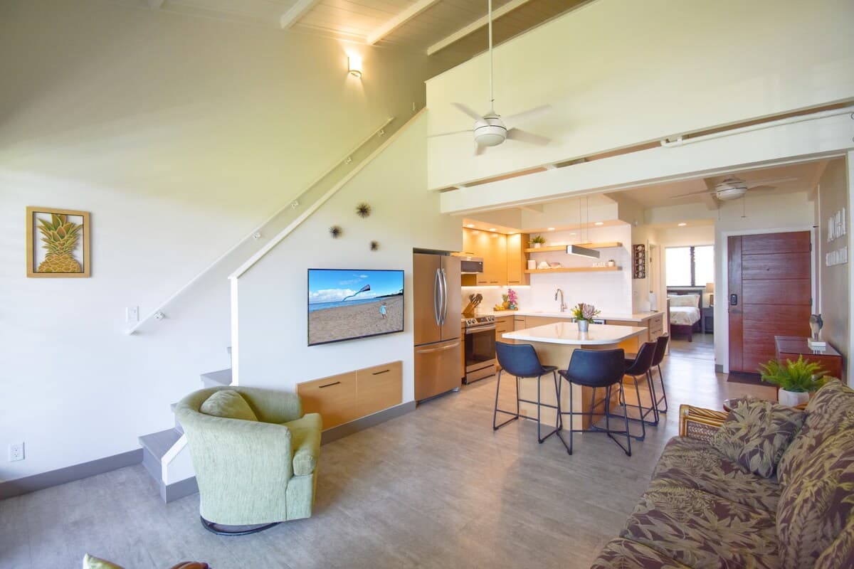 Condo in Lahaina · ★4.96 · 2 bedrooms · 3 beds · 2 baths - Photo 3