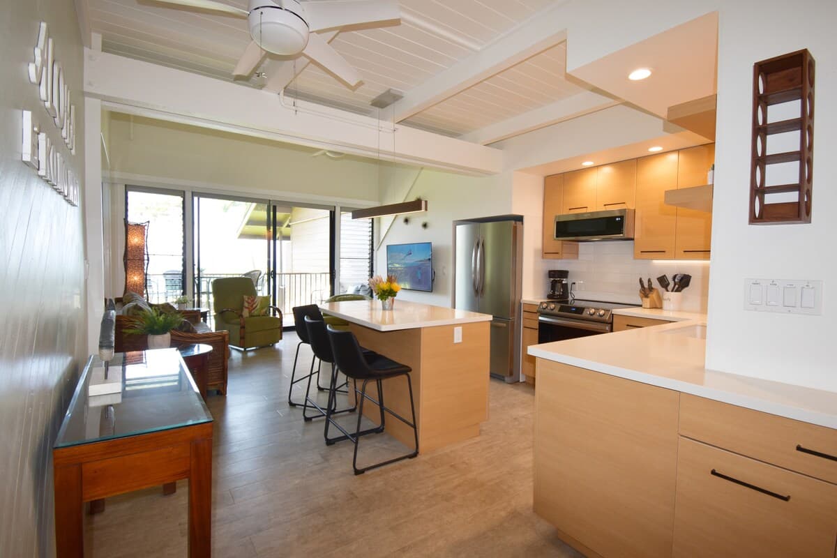 Condo in Lahaina · ★4.96 · 2 bedrooms · 3 beds · 2 baths - Photo 2