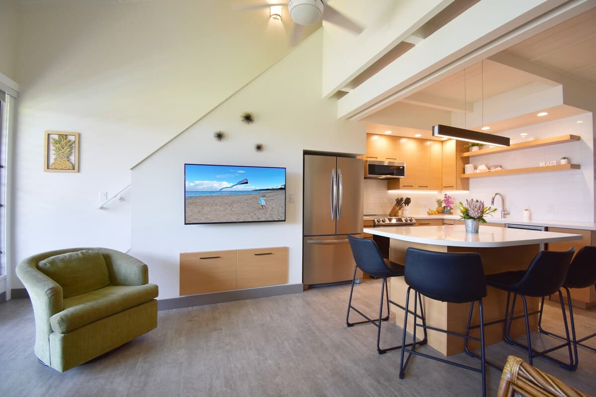 Condo in Lahaina · ★4.96 · 2 bedrooms · 3 beds · 2 baths - Photo 4