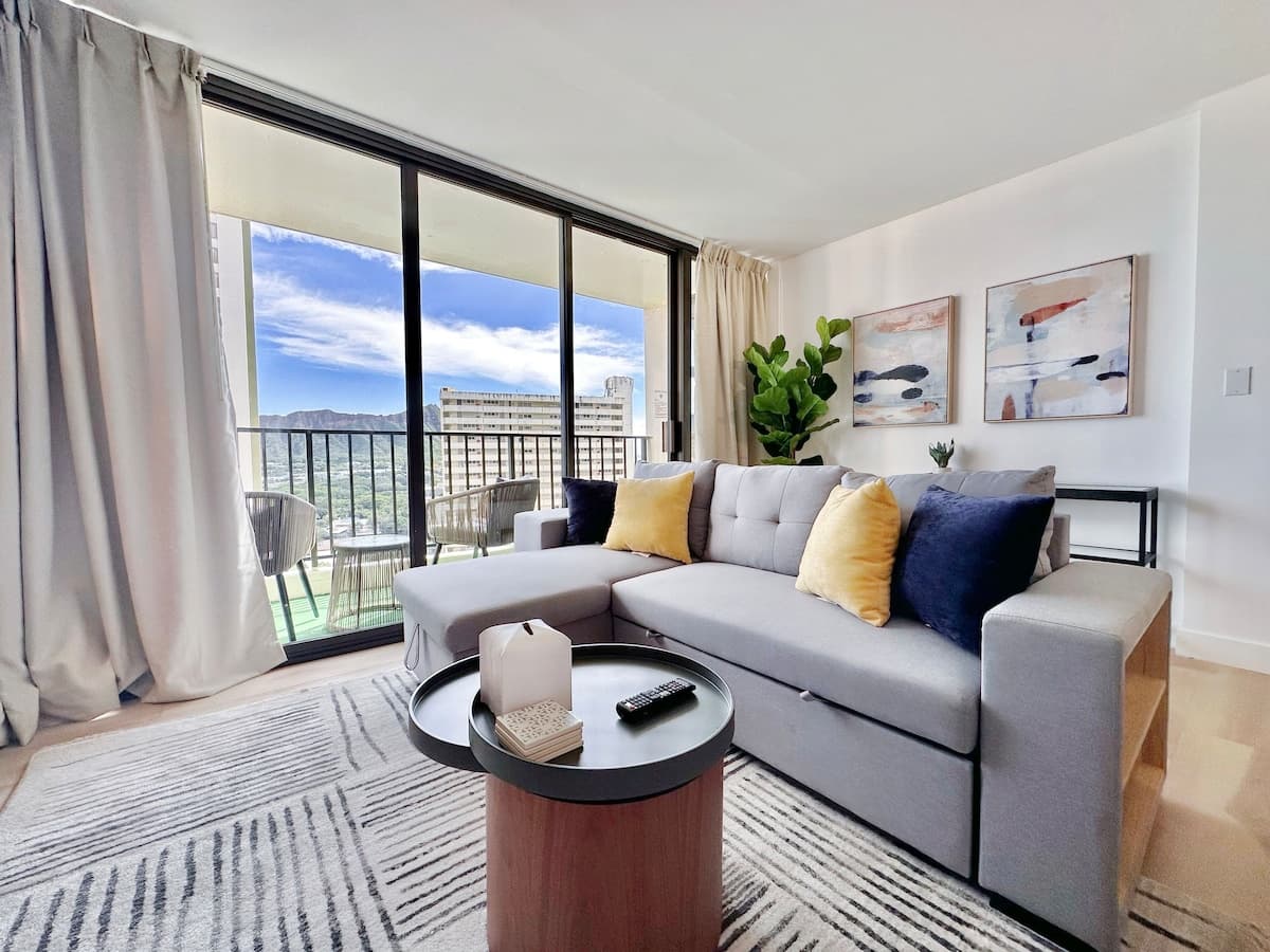 22FL-Newly Remodeled Waikiki Banyan 1BR w/Parking~ - Photo 3