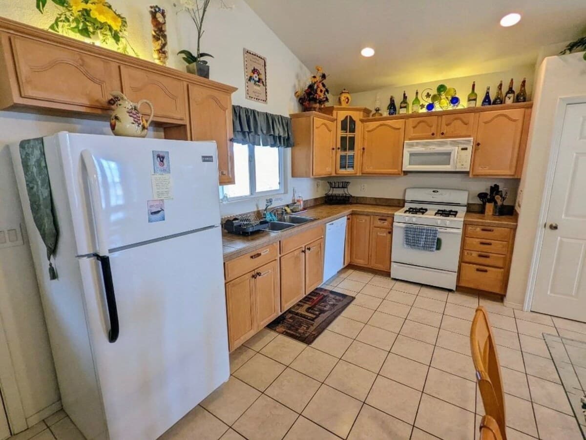 Home in Captain Cook · ★4.73 · 2 bedrooms · 2 beds · 2 private baths - Photo 5