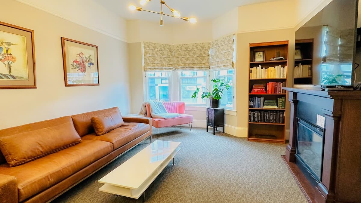 Duboce Triangle 5BR Flat with Fireplace - Photo 1